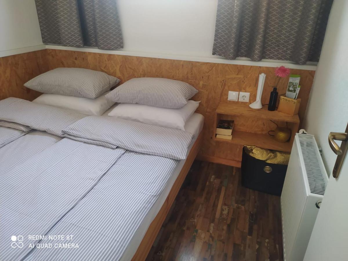 Studio Apartman Gradna Самобор Экстерьер фото